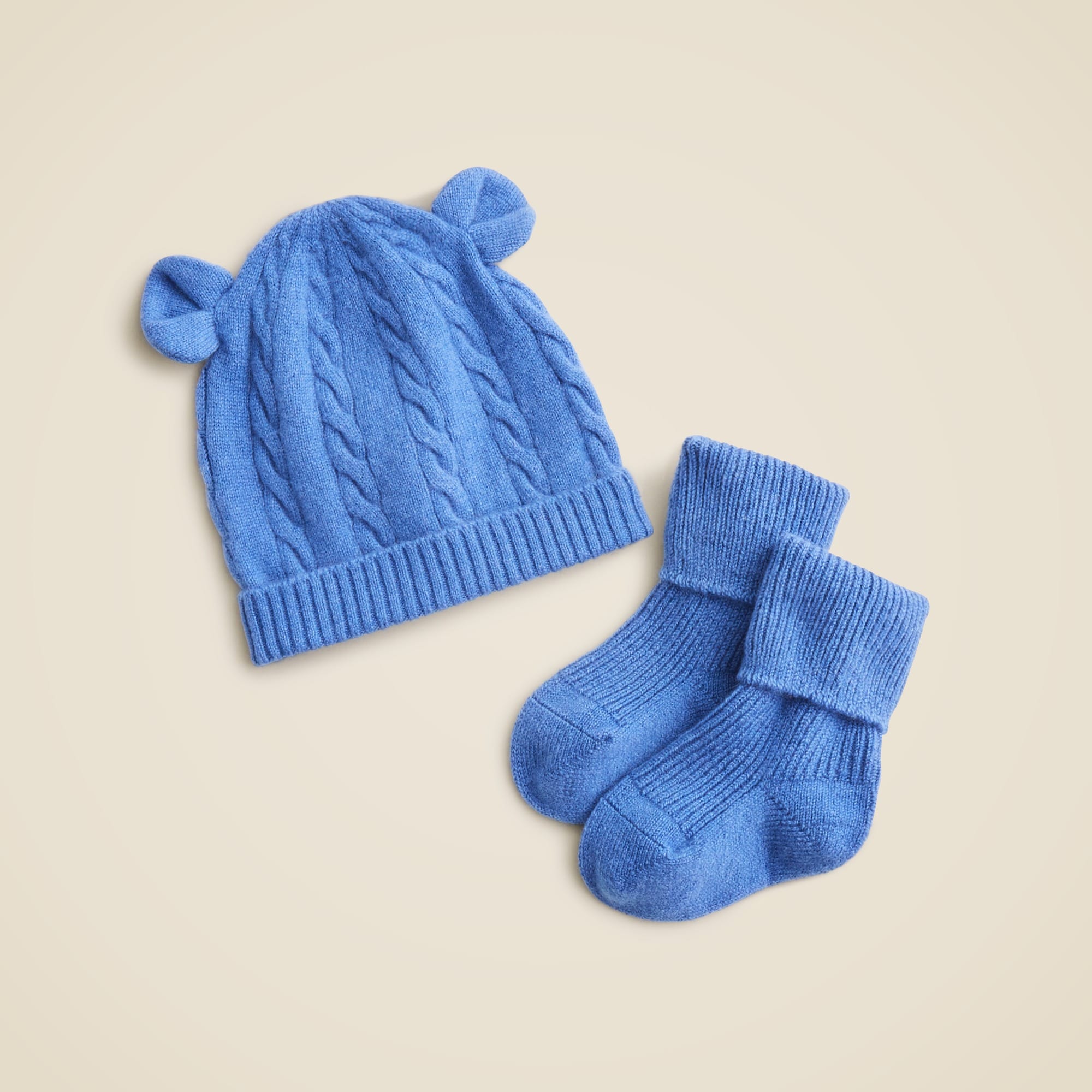 girls Limited-edition baby cashmere beanie and booties set